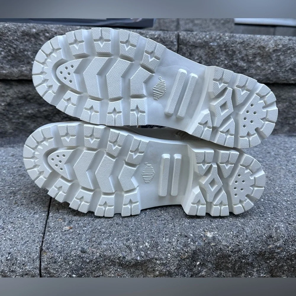 New in Box Palladium Women's White Pallabase Twill Size 7.5 Combat Boots - Picture 10 of 14